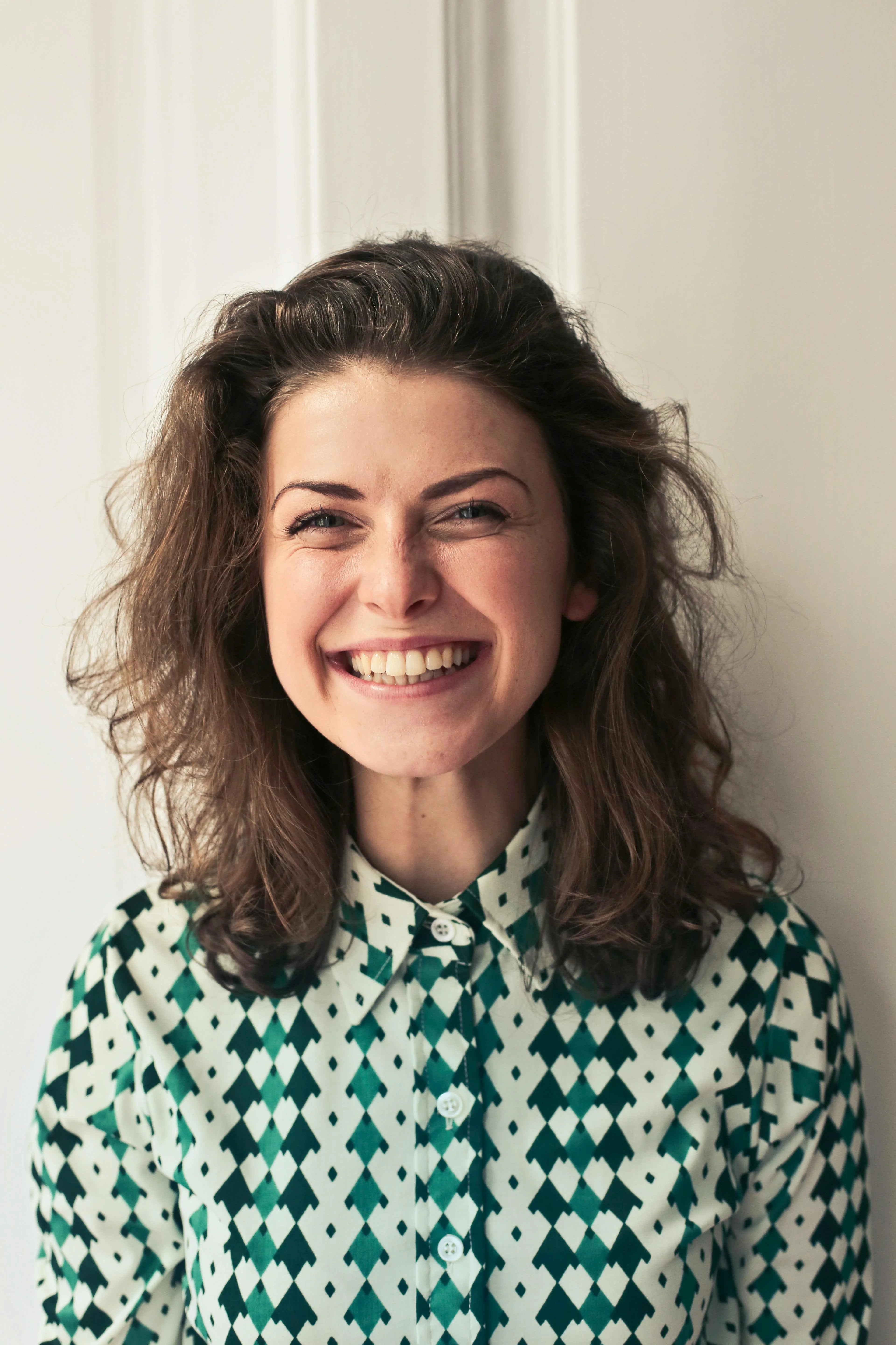 files/woman_selfie_CR_free_2.webp